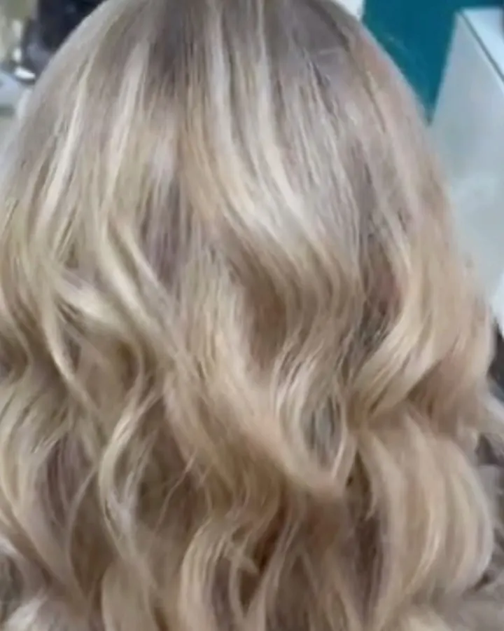 Blond miel et ondulations